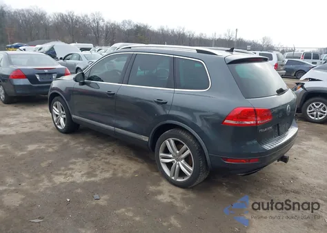 2013 Volkswagen Touareg Vr6 Lux z USA, uszkodzony, nr VIN WVGEF9BP1DD011697
